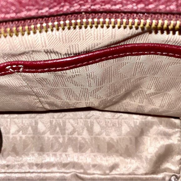 💃HP💃!Micheal Kors Hamilton, dust bag, shoulder strap never used, lock and key - Picture 6 of 15